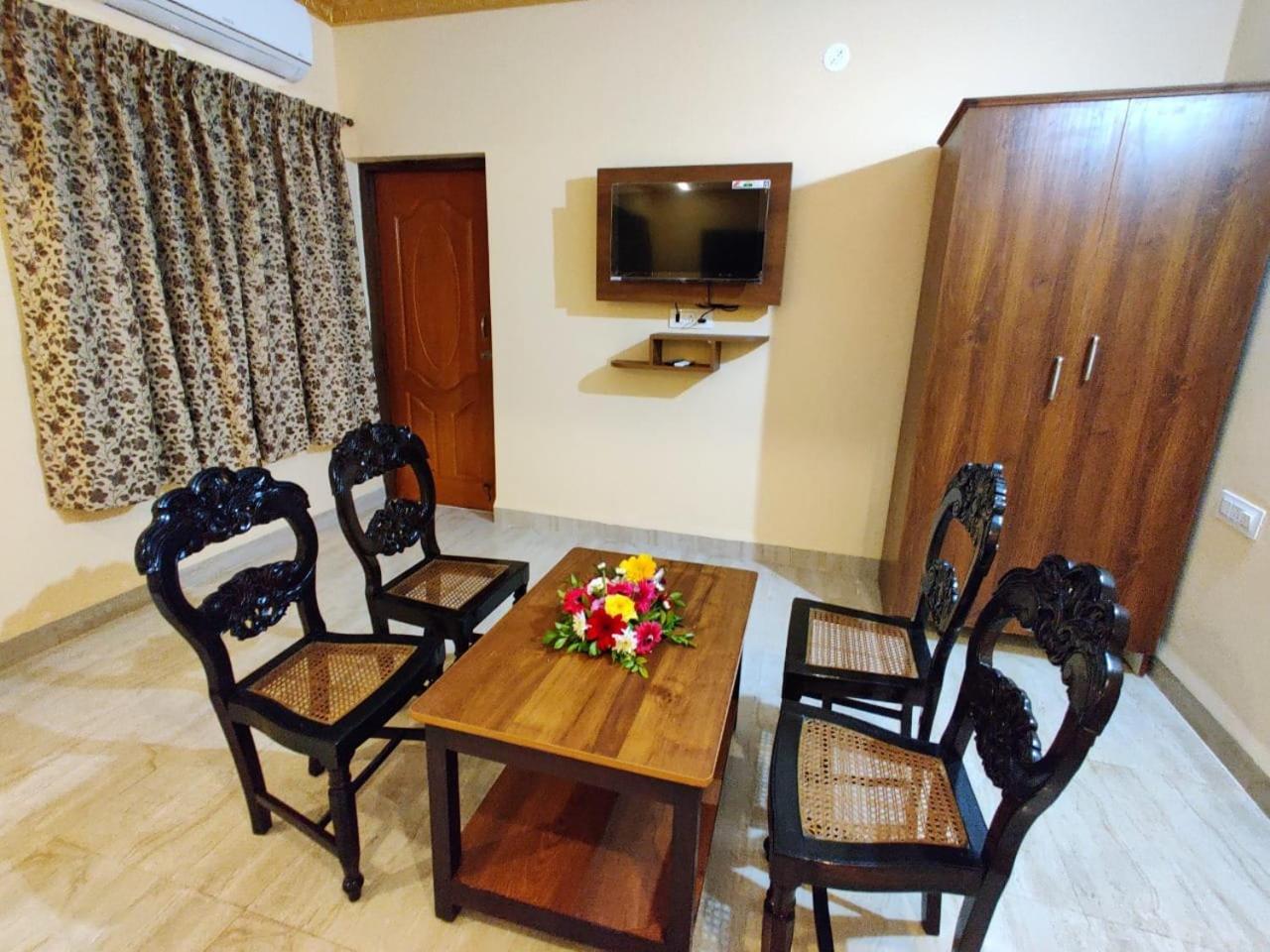 Ena Holiday Inn Calangute Εξωτερικό φωτογραφία