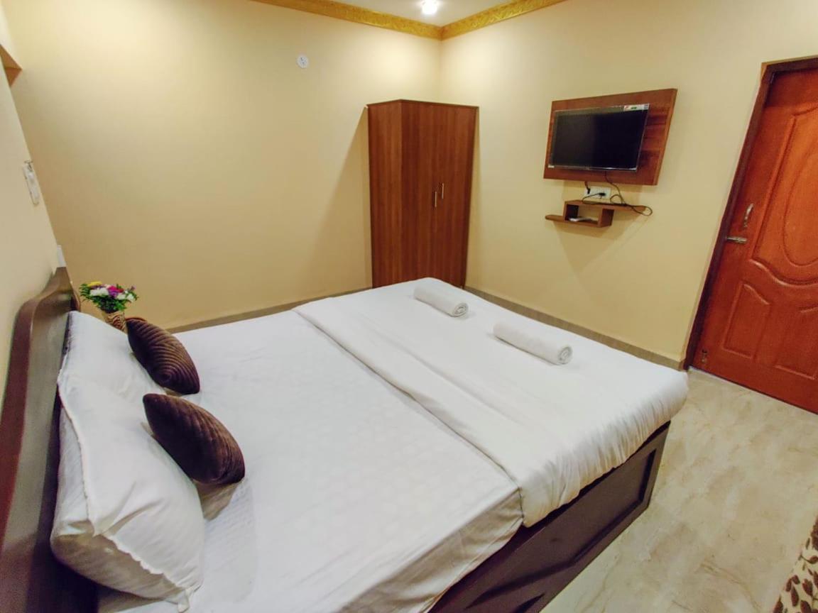 Ena Holiday Inn Calangute Εξωτερικό φωτογραφία