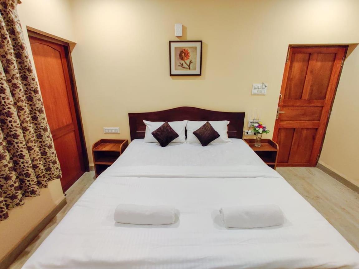 Ena Holiday Inn Calangute Εξωτερικό φωτογραφία
